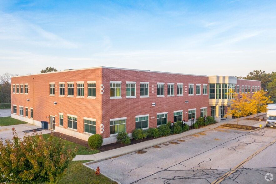 900 Douglas Pike, Smithfield, RI for lease - Primary Photo - Image 1 of 9