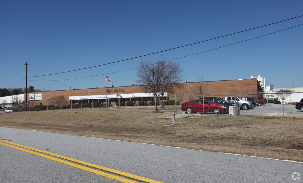 1700 Old Covington - ATL East Portfolio portefeuille de 5 propriétés à vendre sur LoopNet.ca - Photo principale - Image 1 de 4