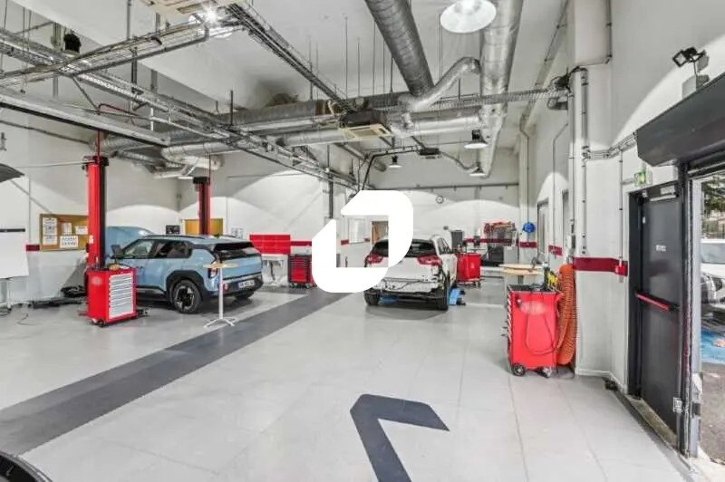 Flex in Nanterre for lease - Building Photo - Image 2 of 12