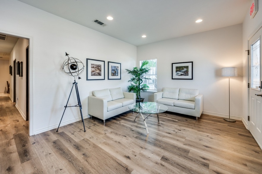 2028 Bedford Rd, Bedford, TX for sale - Interior Photo - Image 3 of 9