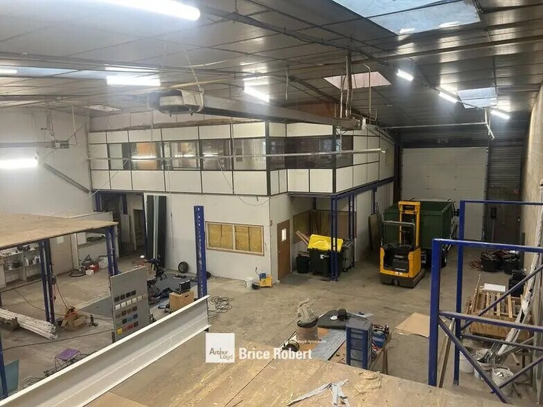 Flex in Chassieu for lease - Interior Photo - Image 3 of 7