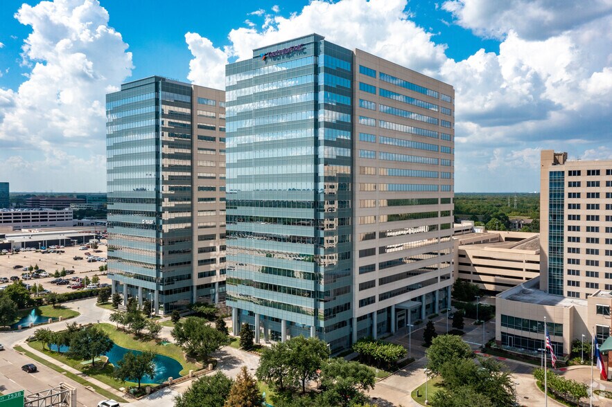 11740 Katy Fwy, Houston, TX à louer - Photo du bâtiment - Image 2 de 23