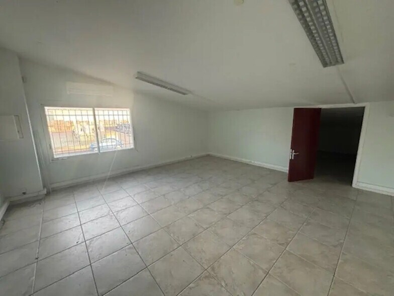 Bureau dans Castries à louer - Photo du bâtiment - Image 2 de 4