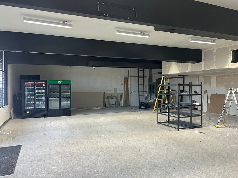 3230 SW 87th Ave, Portland, OR à vendre - Photo intérieure - Image 3 de 7