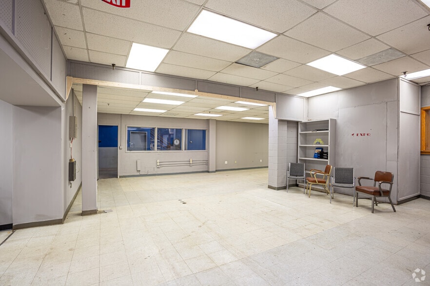 1315 W 12th St, Kansas City, MO for sale - Interior Photo - Image 2 of 46