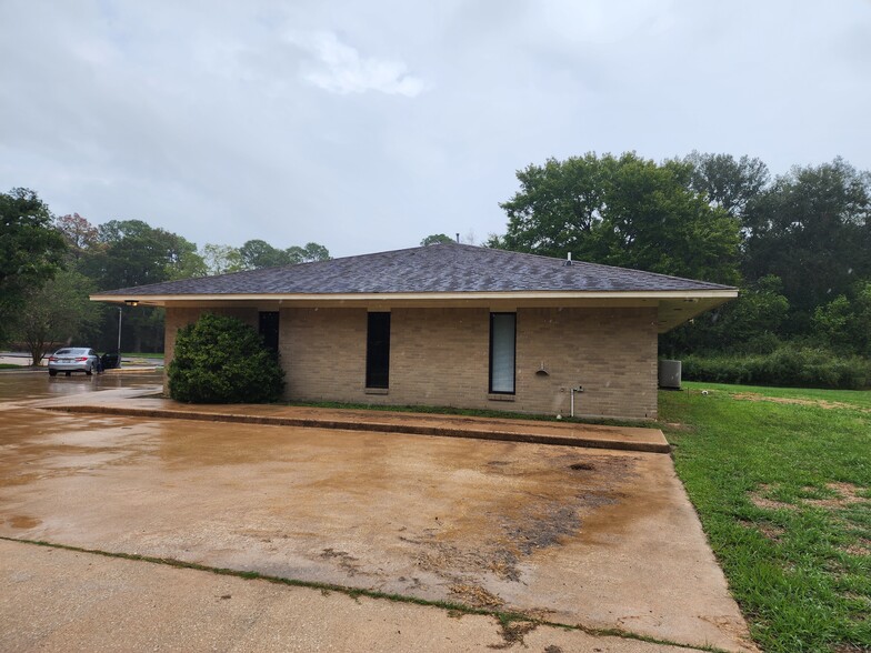 7655 FM 834 Rd, Hull, TX à vendre - Photo du bâtiment - Image 1 de 1