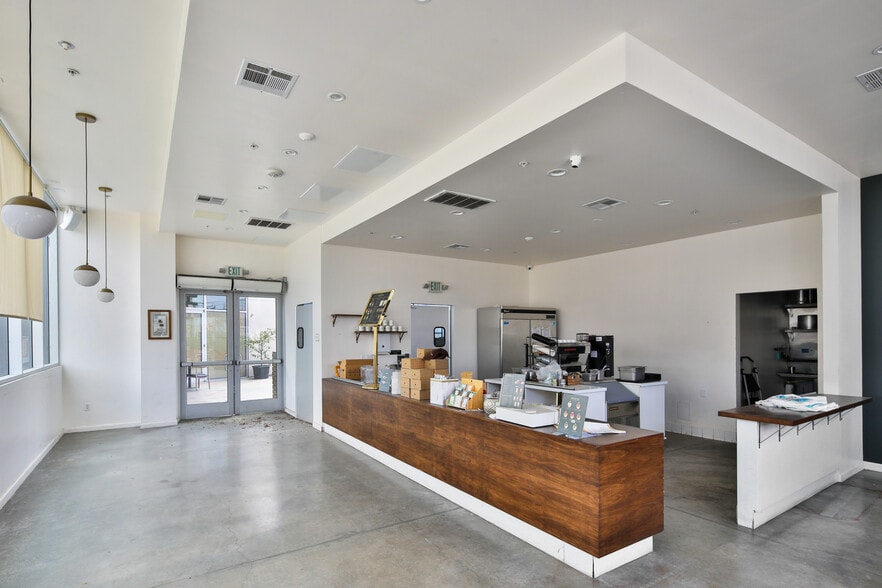 450 S Western Ave, Los Angeles, CA for lease - Interior Photo - Image 2 of 63
