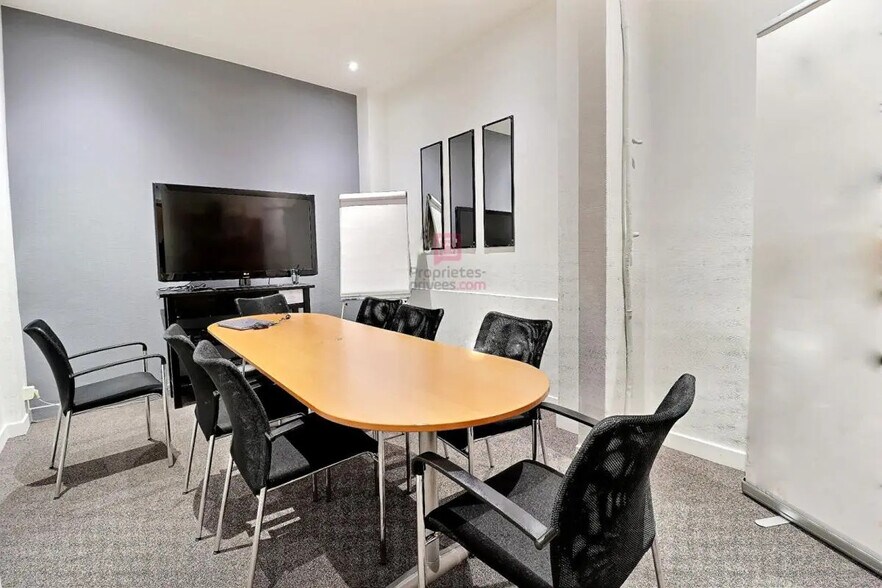 Office in Paris for lease - Interior Photo - Image 1 of 6