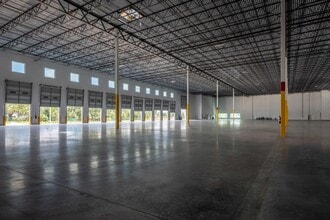 5402-5424 Hangar Ct, Tampa, FL for lease Interior Photo- Image 2 of 5