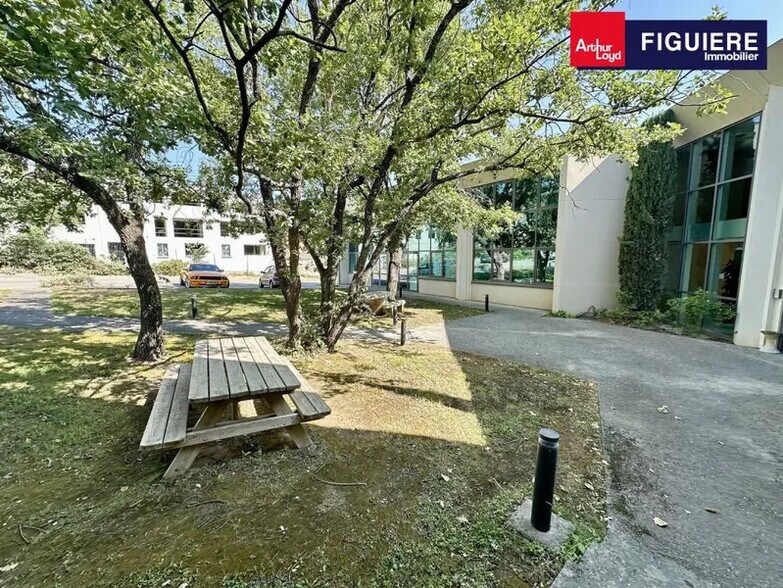 235 Rue Léon Foucault, Aix-en-Provence à vendre - Photo du bâtiment - Image 1 de 10