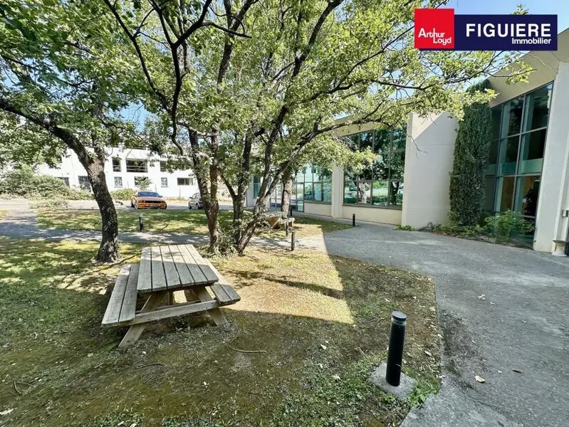 235 Rue Léon Foucault, Aix-en-Provence à vendre Photo du bâtiment- Image 1 de 24