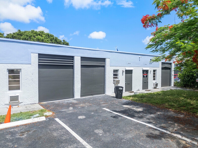 1926-1948 NW 54th Ave, Margate, FL for lease - Building Photo - Image 3 of 6