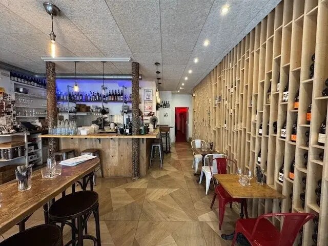 Retail in Paris for sale - Interior Photo - Image 2 of 8