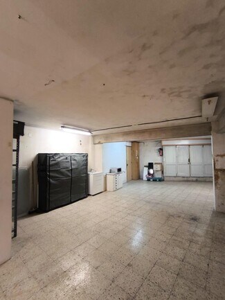 Plus de détails pour Multi-résidentiel à vendre