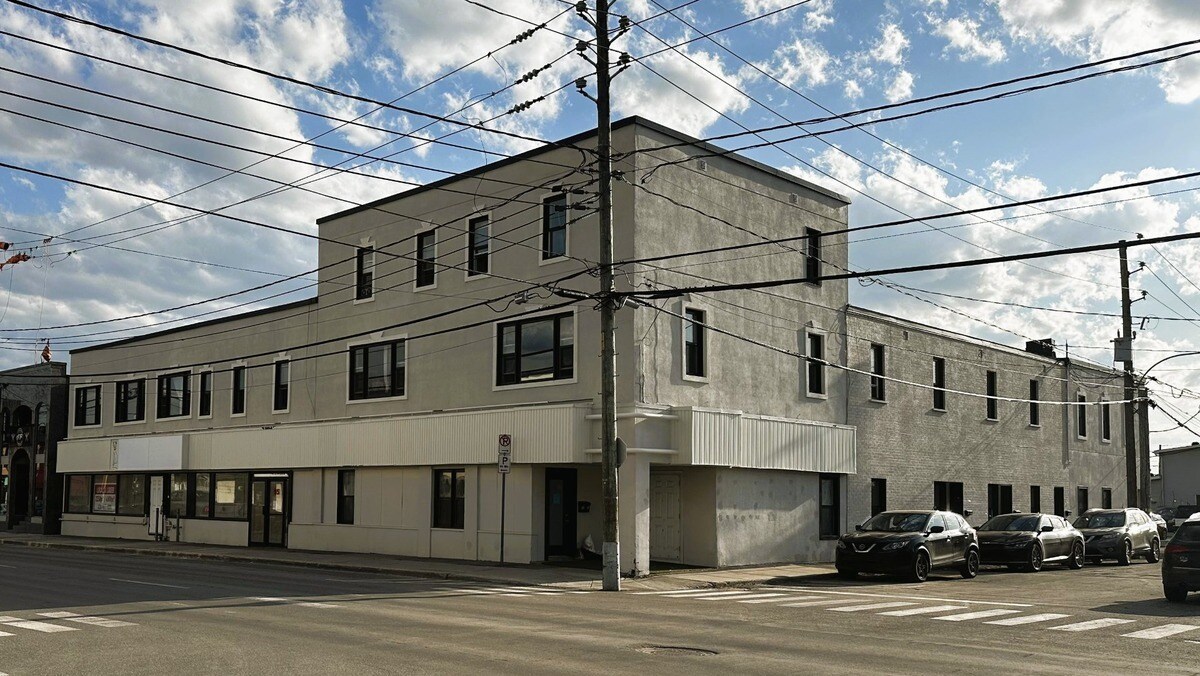 95 Rue Alexandre, Salaberry-de-valleyfield, QC for sale Primary Photo- Image 1 of 1