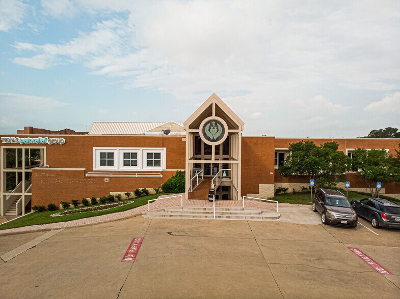 1717 Precinct Line Rd, Hurst, TX for lease - Building Photo - Image 3 of 14