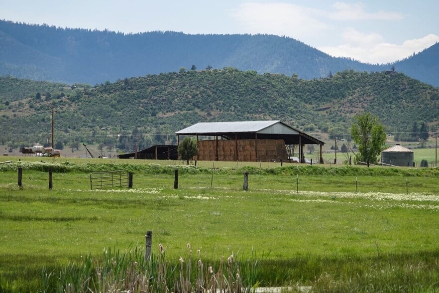 1834 E. State 3 Hwy, Montague, CA for sale - Building Photo - Image 3 of 23