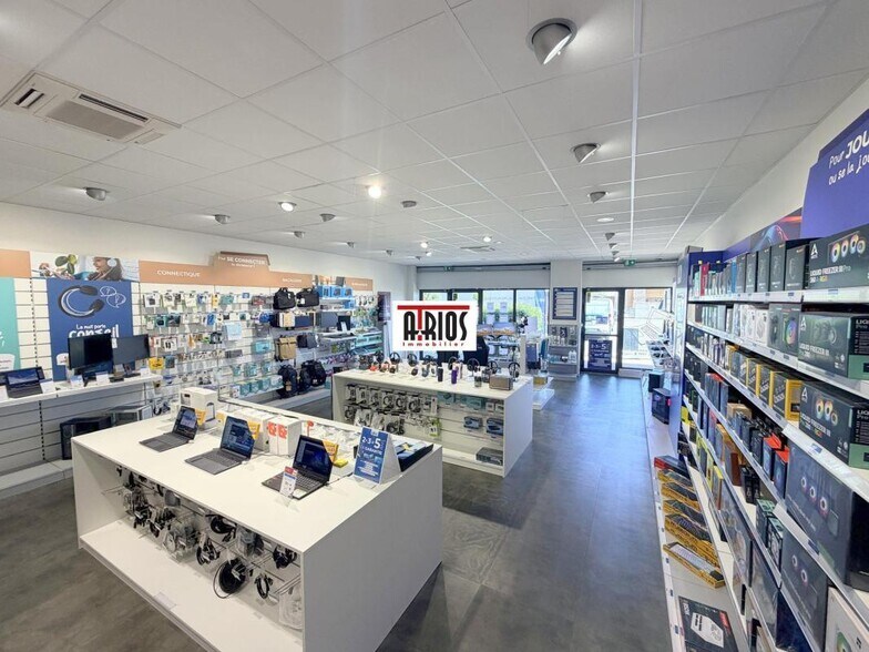 Retail in La Garde for lease - Interior Photo - Image 3 of 8