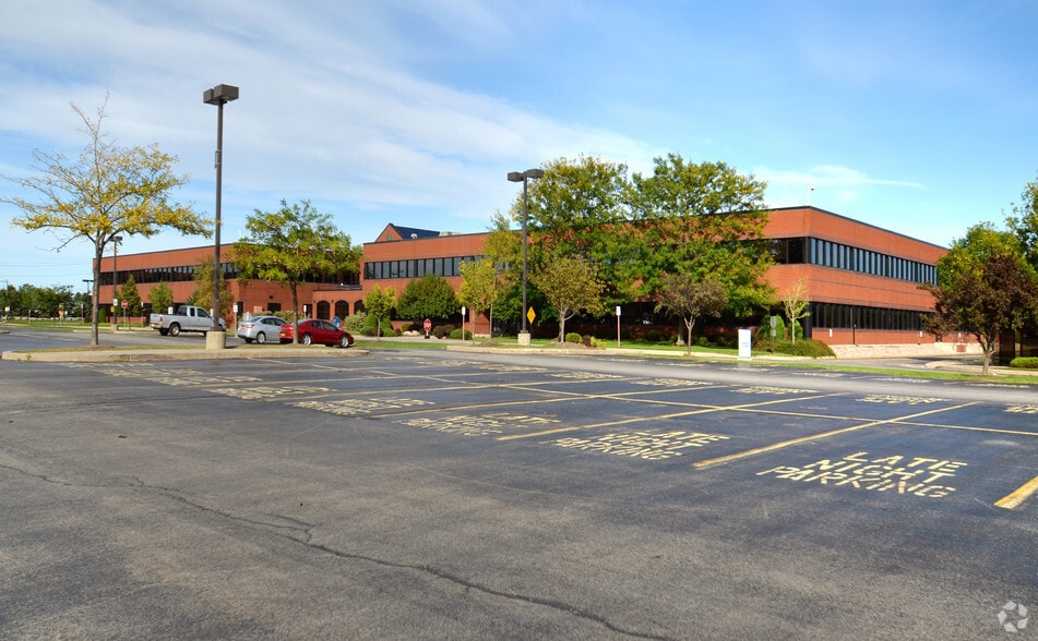 1759 Wehrle Dr, Amherst, NY for lease - Primary Photo - Image 2 of 5