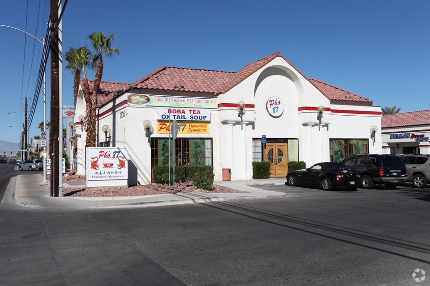 3620-3650 S Jones Blvd, Las Vegas, NV for lease - Building Photo - Image 3 of 8