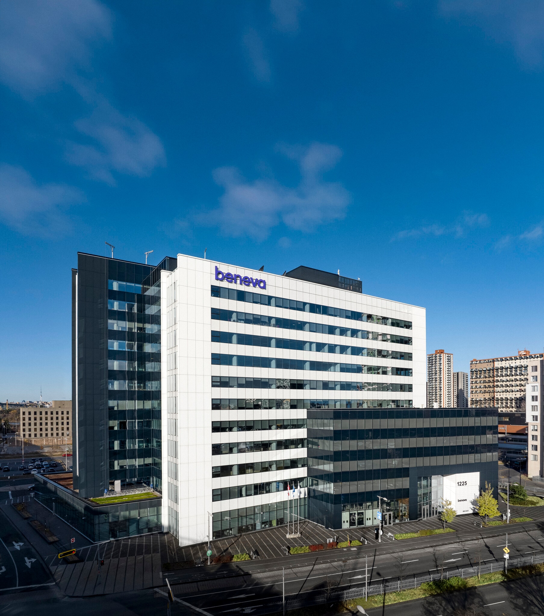 1225 Rue Saint-Charles O, Longueuil, QC for lease Building Photo- Image 1 of 2