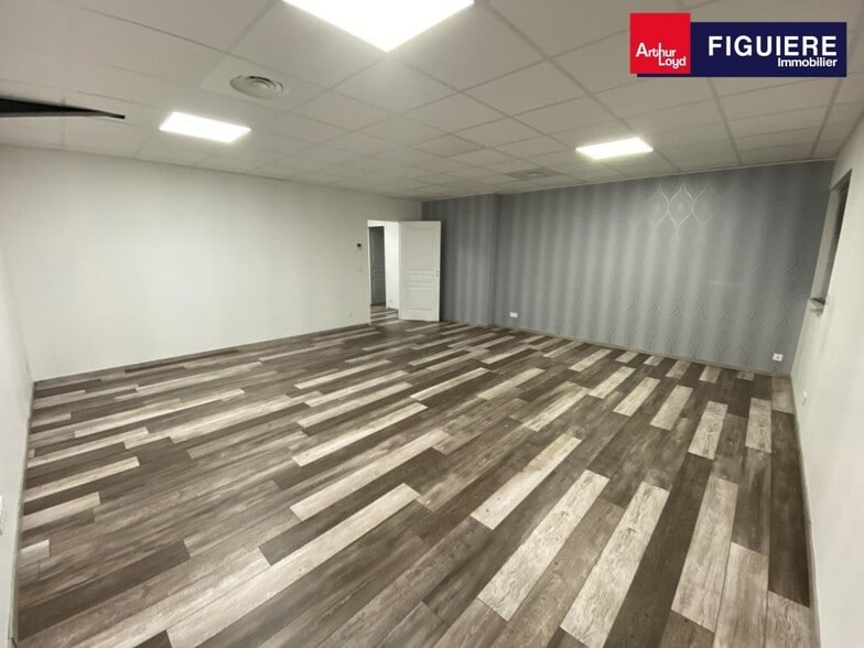 Office in Pélissanne for lease - Interior Photo - Image 3 of 14