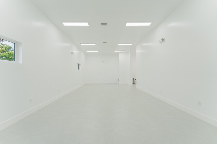 654 NW 22nd Rd, Fort Lauderdale, FL à louer - Photo intérieure - Image 2 de 7