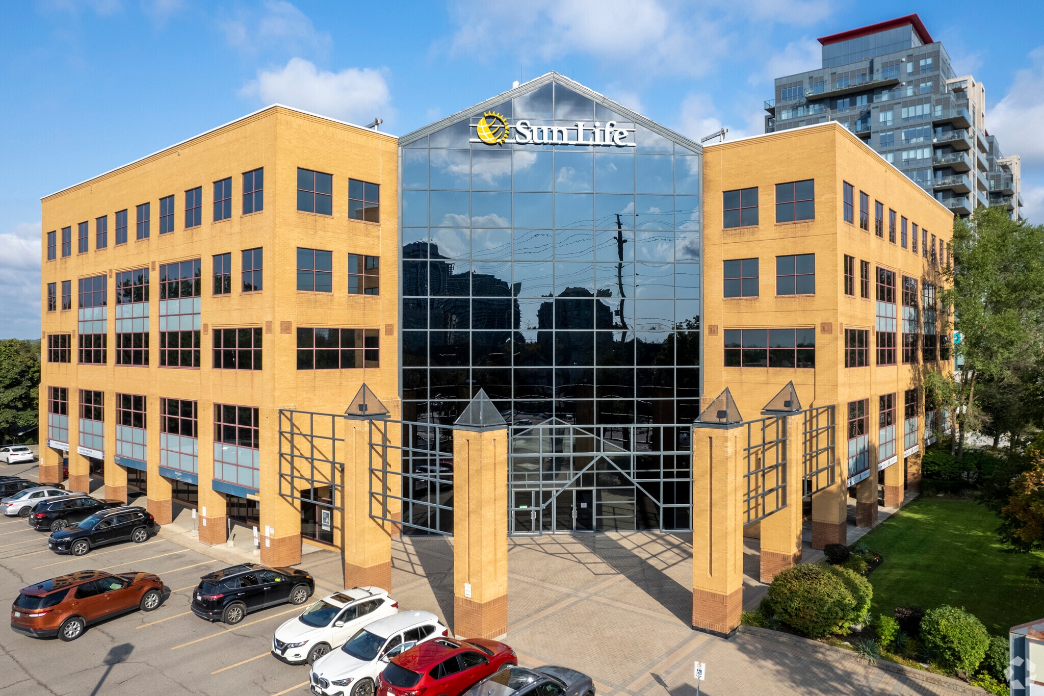 9050 Yonge St, Richmond Hill, ON for lease Building Photo- Image 1 of 7