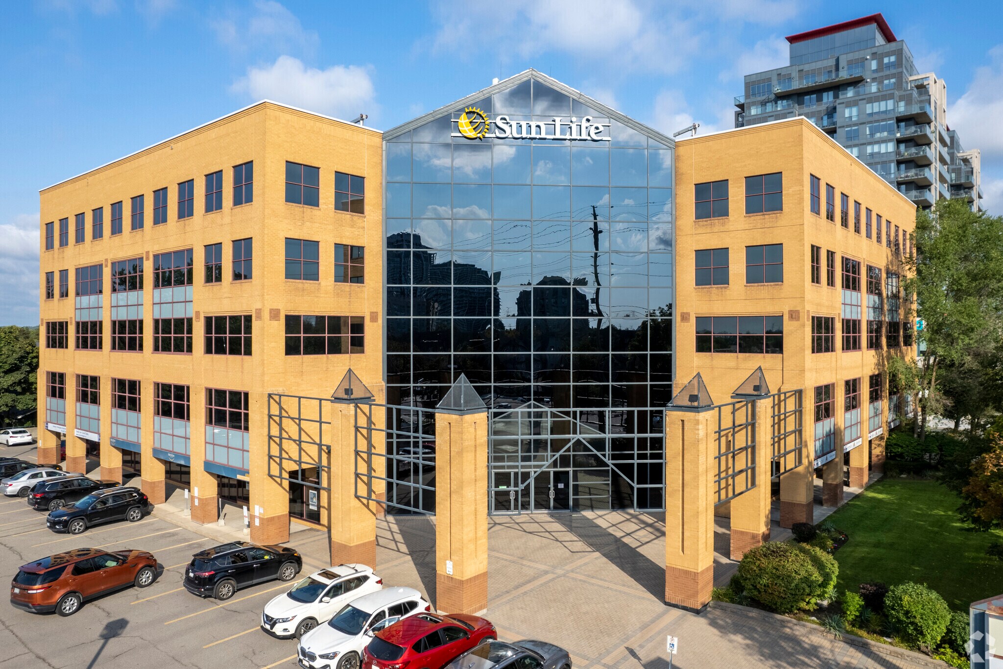 9050 Yonge St, Richmond Hill, ON for sale Primary Photo- Image 1 of 1