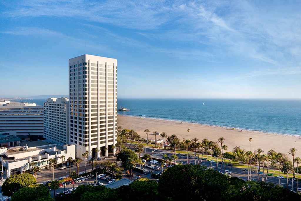 100 Wilshire Blvd, Santa Monica, CA à louer Photo du bâtiment- Image 1 de 33