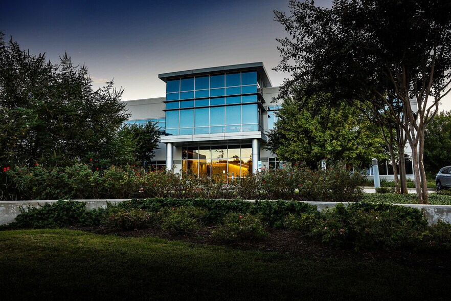 2750 Technology Forest Blvd, The Woodlands, TX à louer - Photo du bâtiment - Image 1 de 21