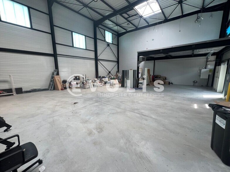 Flex in Courtry for lease - Interior Photo - Image 2 of 9