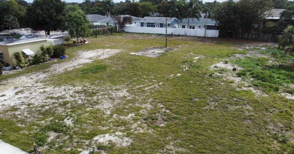 198 SE 4th St, Delray Beach, FL à vendre - Photo du bâtiment - Image 3 de 6