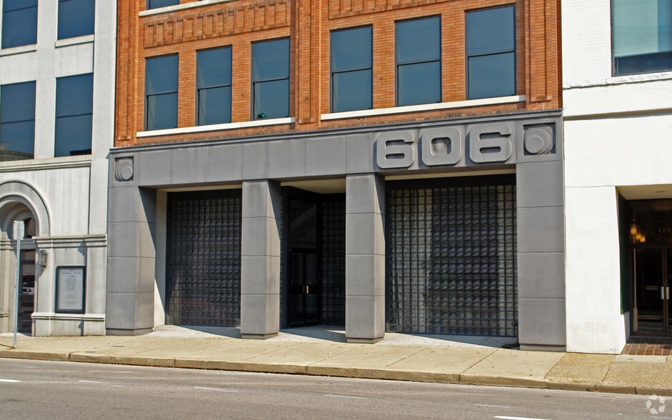 606 Virginia St E, Charleston, WV for lease - Building Photo - Image 2 of 4