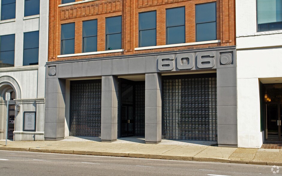 606 Virginia St E, Charleston, WV à louer - Photo du bâtiment - Image 2 de 4