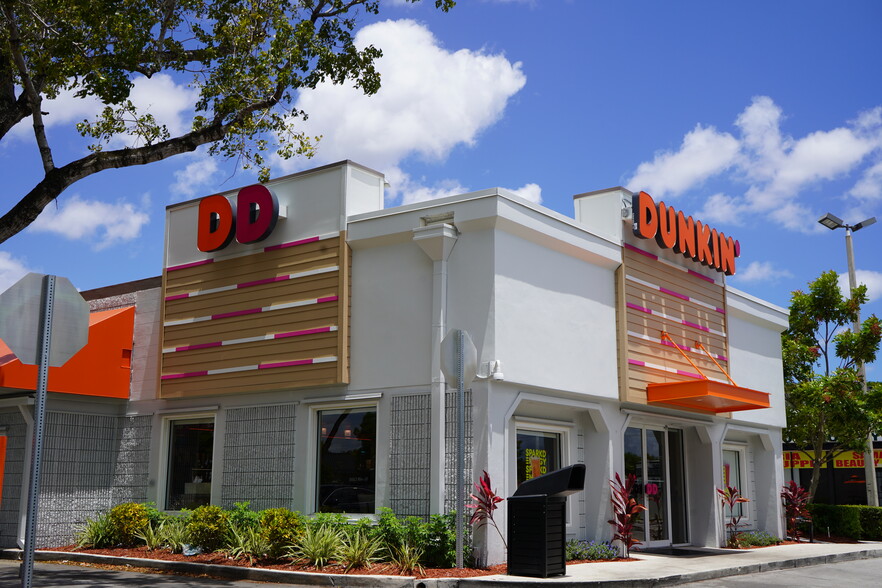 9801-9965 Pines Blvd, Pembroke Pines, FL for lease - Building Photo - Image 3 of 12