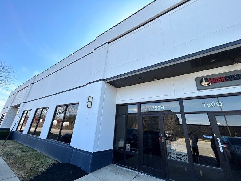 750 Cross Pointe Rd, Gahanna, OH à louer - Photo du bâtiment - Image 3 de 12