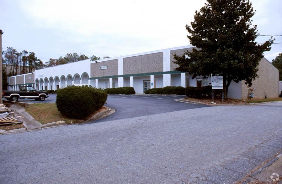 6479 Peachtree Industrial Blvd, Atlanta, GA for sale - Primary Photo - Image 1 of 1