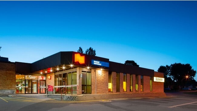 Plus de détails pour 14000 Boul Henri-Bourassa, Québec, QC - Commerce de détail à louer