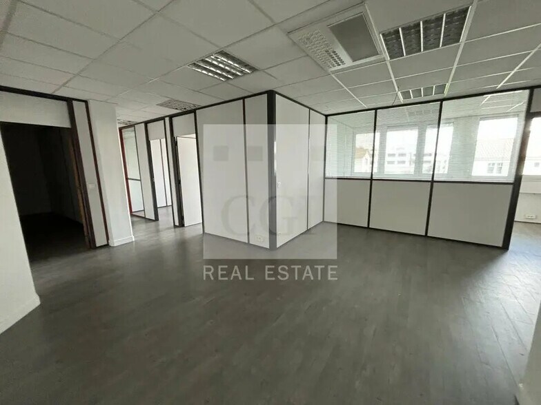 Bureau dans Bron à louer - Photo intérieure - Image 3 de 9