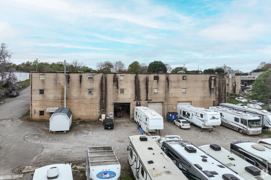 1530 16th St NE, Hickory, NC à vendre - Photo du bâtiment - Image 3 de 6