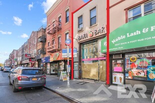 Adorable renovated storefront - Manhattan Ave - Services immobiliers commerciaux