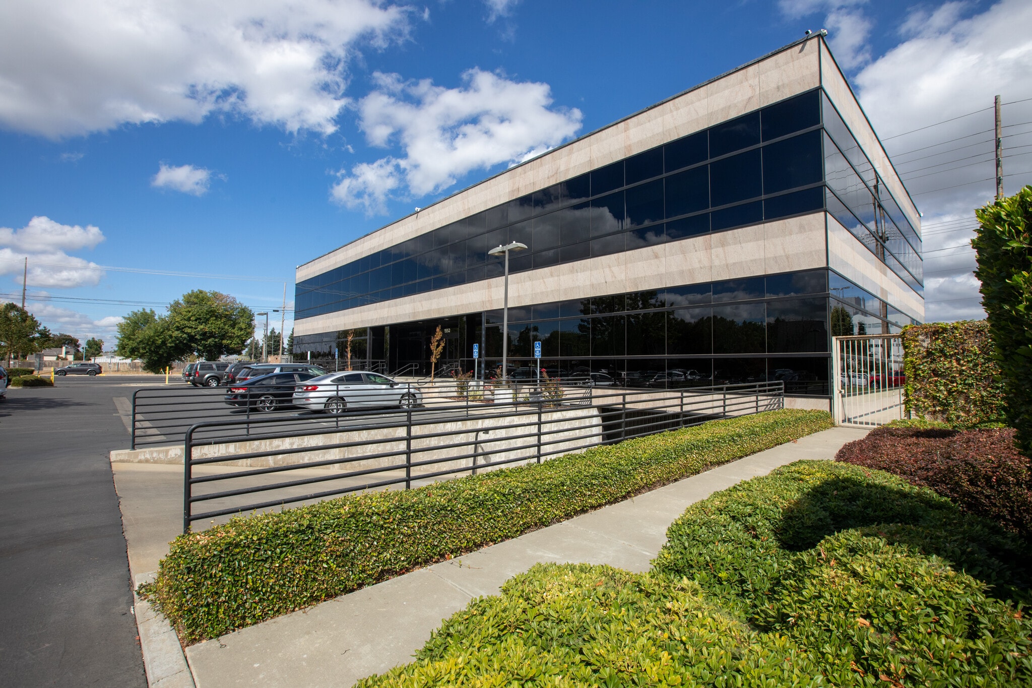 1552 Coffee Rd, Modesto, CA for lease Building Photo- Image 1 of 17