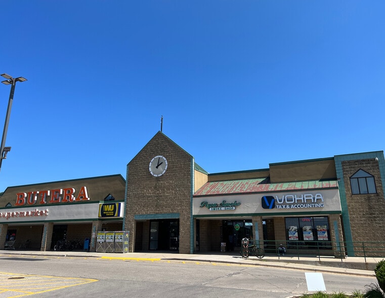 1-55 Clock Tower Plz, Elgin, IL for lease - Building Photo - Image 2 of 3