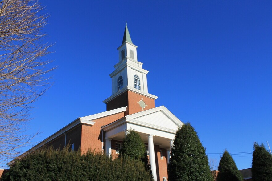 401 W Poplar St, Elizabethtown, KY à vendre - Photo du bâtiment - Image 3 de 57