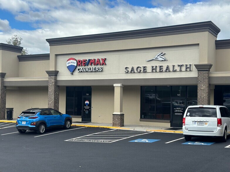 719-725 W Main St, Radford, VA à louer - Photo du bâtiment - Image 3 de 10