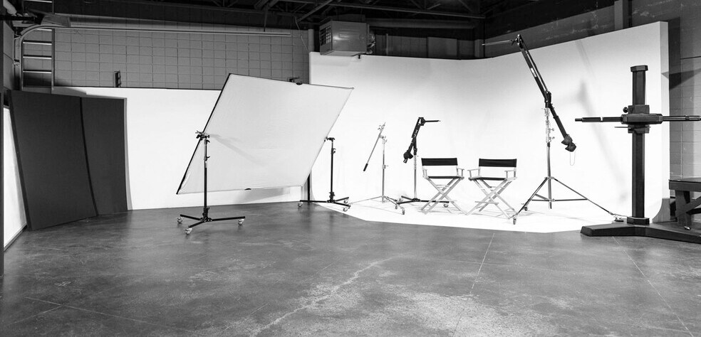 1801 10th Ave SW, Calgary, AB à louer - Photo du bâtiment - Image 3 de 7