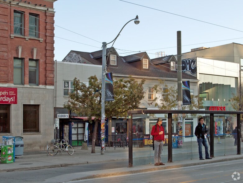 368-372 Queen St W, Toronto, ON for lease - Building Photo - Image 2 of 2