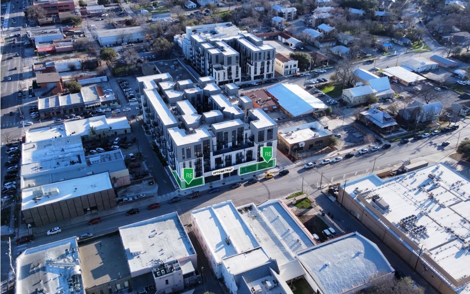 141 W Hopkins St, San Marcos, TX for lease - Building Photo - Image 2 of 9