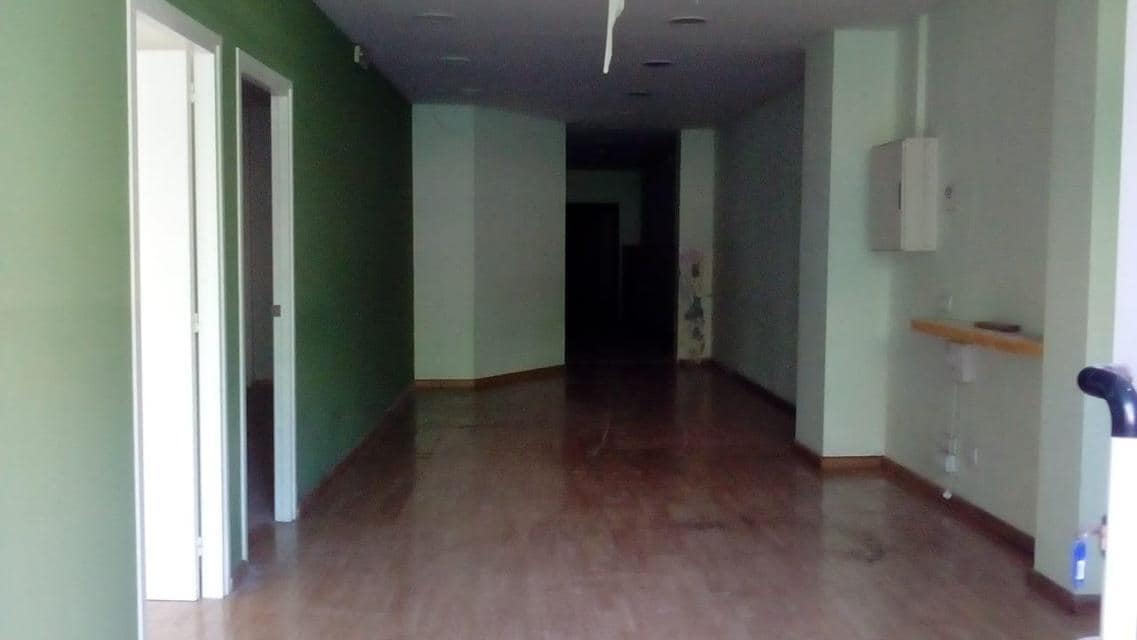 Lleida, LER 25003 - Unit 01 - - Interior Photo - Image 1 of 2